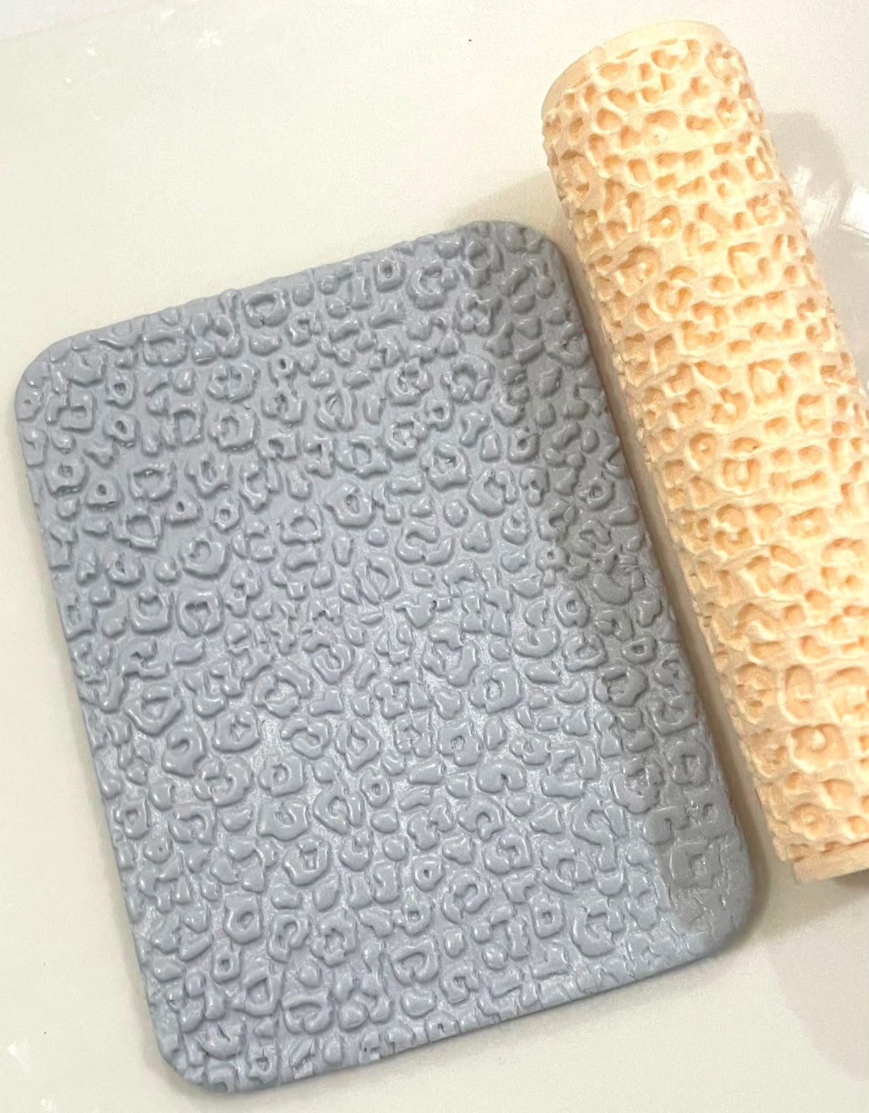 TR022 - Leopard Cheetah Spot Print Polymer Clay Texture Roller - Animal Print Stamp for Jewelry & Crafts whatsapp image 2026 08 23 at 11.37.43 pm (3)