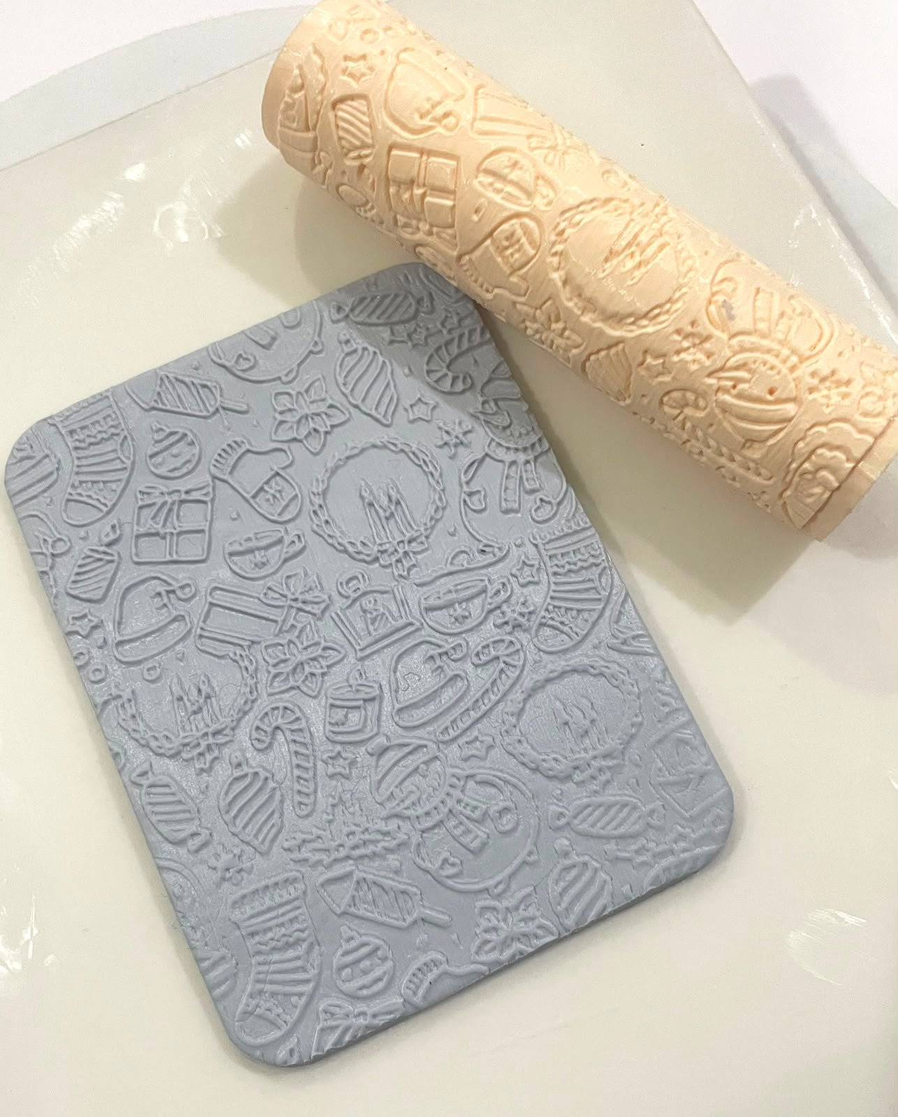 TR030 - Christmas Winter Doodle Pattern Polymer Clay Texture Roller - Holiday Festive Stamp for Jewelry & Crafts whatsapp image 2026 08 23 at 11.38.01 pm (2)